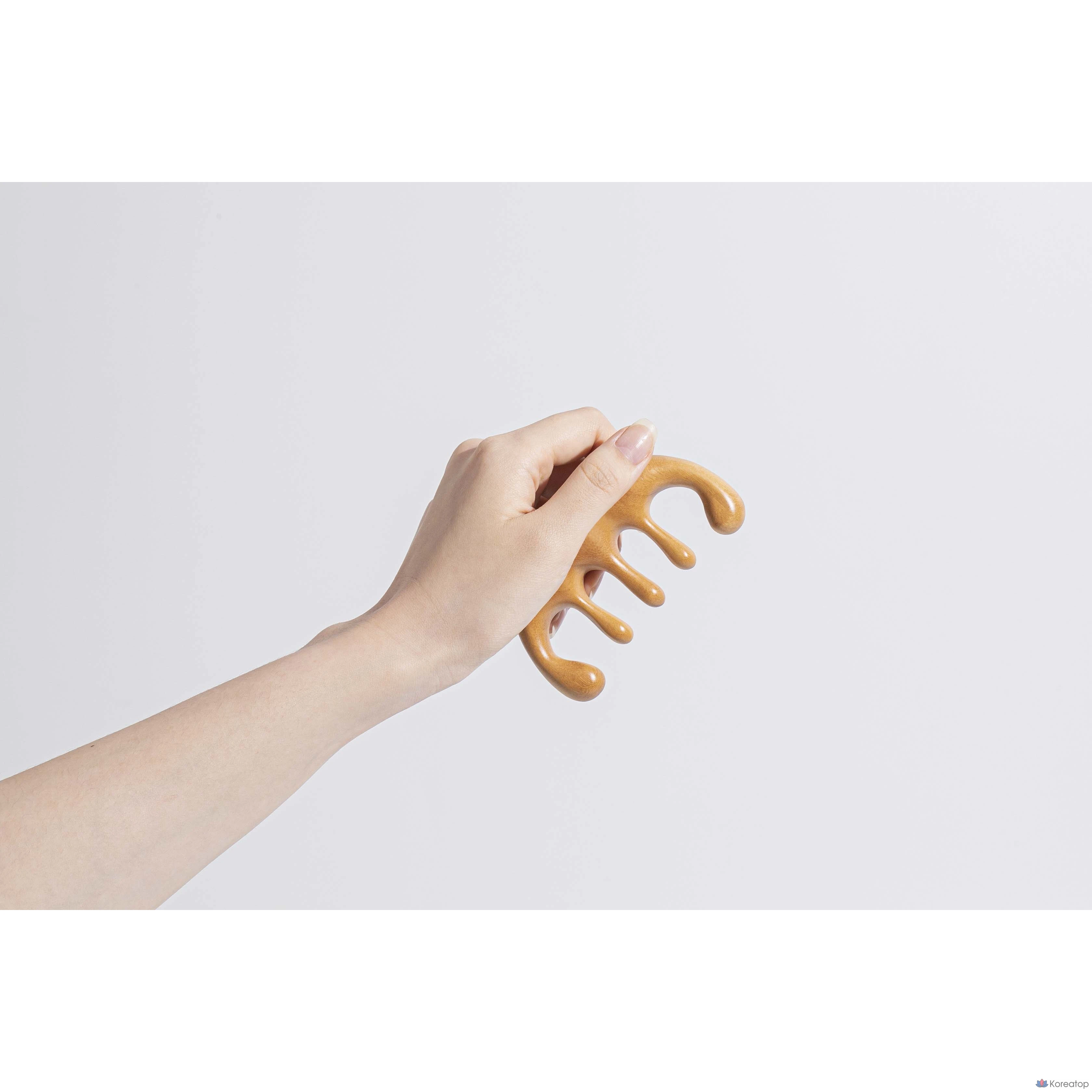 Массажер для кожи головы Benton Gua Sha, 1 шт.