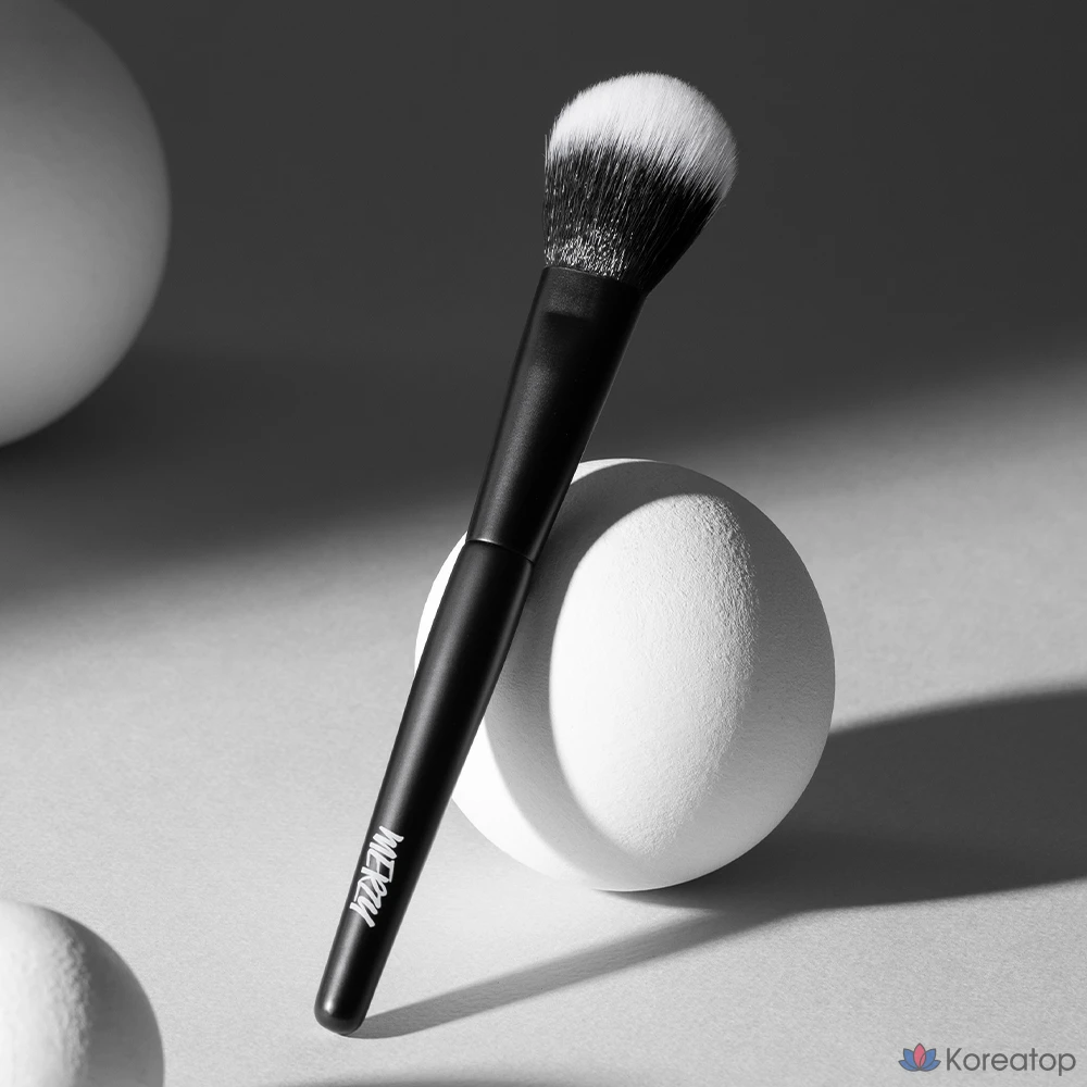 Кисть для румян MERZY Point, 1 шт., разные цвета.