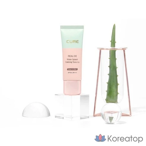 Успокаивающий тонизирующий солнцезащитный крем Kim Jung-moon Aloe Lasence Loe Cure Realoe Water Splash SPF50+ PA++++, фото 3