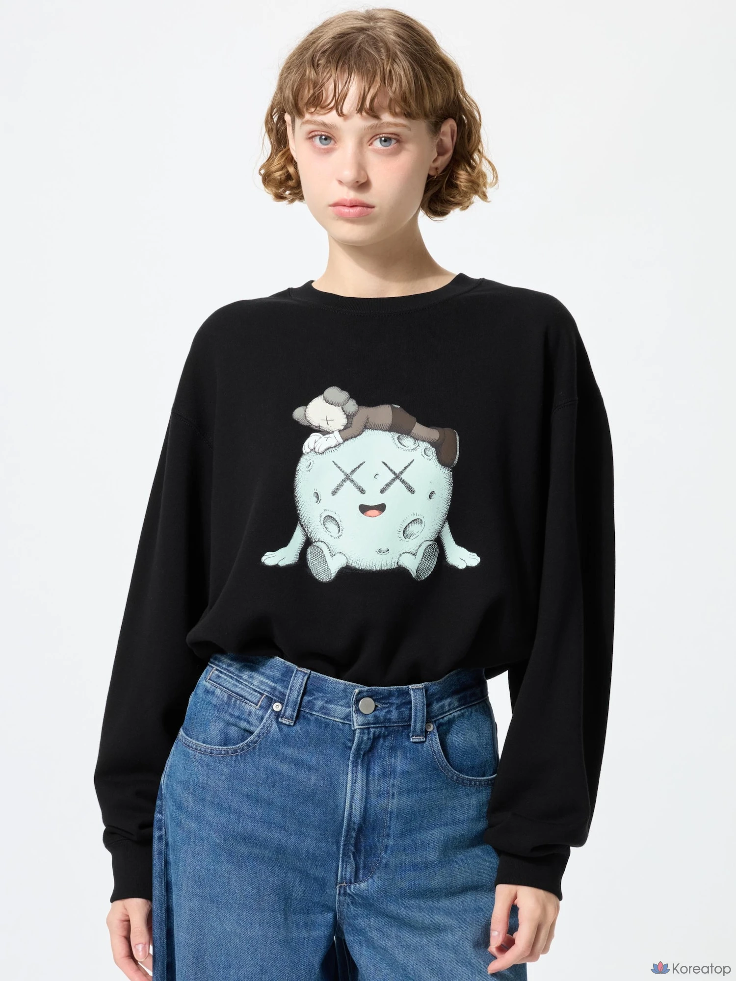 Свитшот Uniqlo KAWS Universe Sweatshirt A