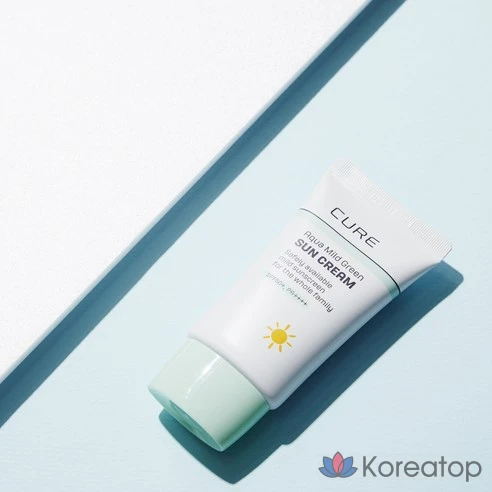 Солнцезащитный крем Kim Jung-moon Aloe Cure Aqua Mild Green SPF50+ PA++++