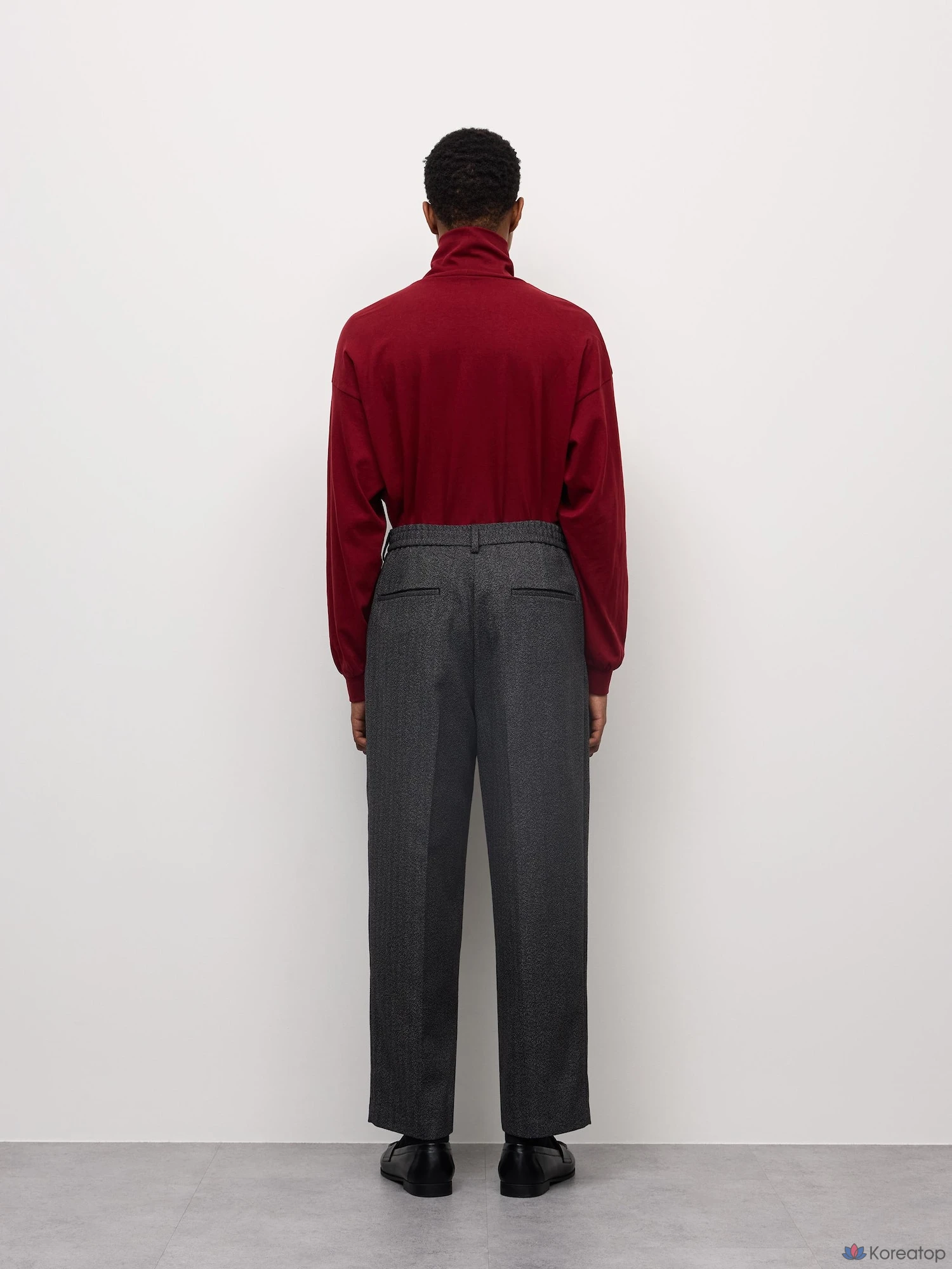 Брюки Uniqlo Tuck Tapered Pants (Pattern)