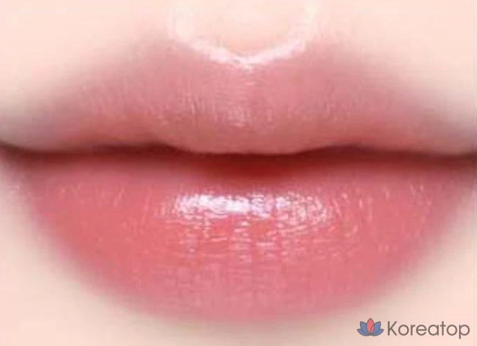 Увлажняющий бальзам для губ UIQ Biome Barrier Melting Moisture Lip Balm, оттенок Coral Breeze, 3,2 г, 1 шт.