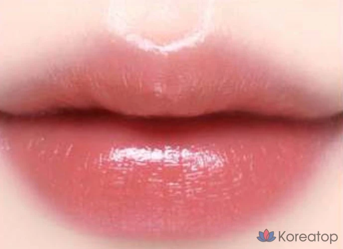 Увлажняющий бальзам для губ UIQ Biome Barrier Melting Moisture Lip Balm, оттенок Coral Breeze, 3,2 г, 1 шт.