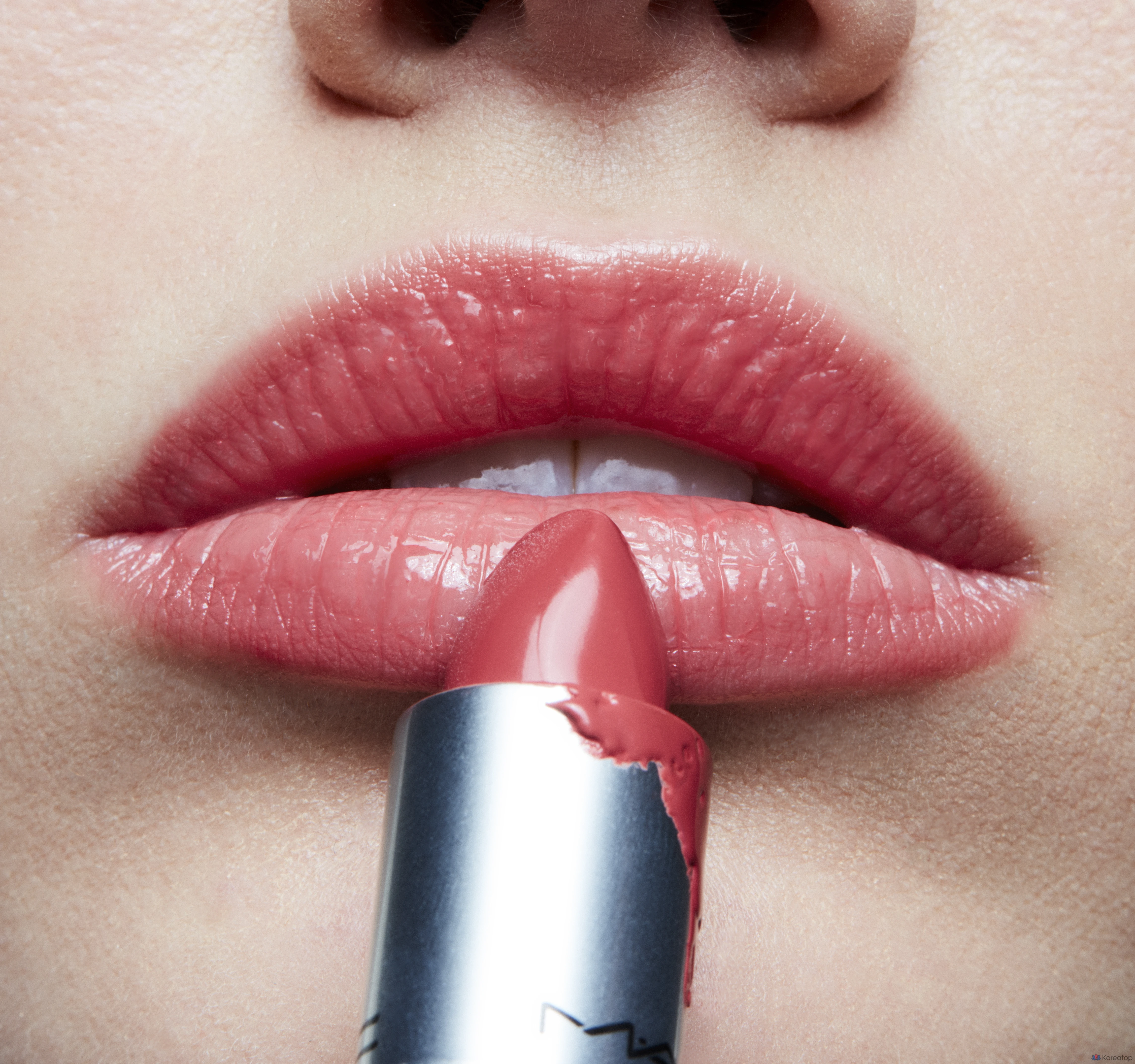 Губная помада Mac Lustreglass Sheer Shine Lipstick, оттенок Sea Sheer, 1 шт., фото 3