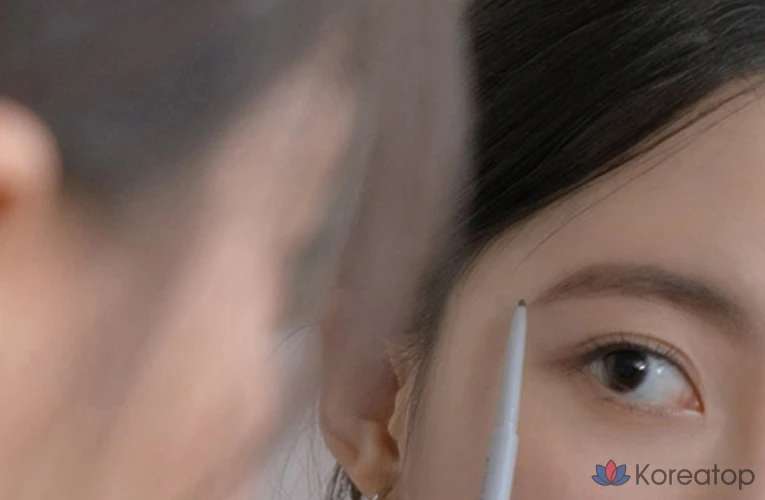 Карандаш для бровей ROM&ND Hanol Flat Eyebrow Auto Pencil, 0.17g, W1 Gentle Brown, 1 шт., фото 7