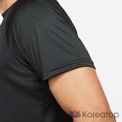 Топ для плавания мужской Nike Swim Hydroguard Essential Dri-FIT UV Short Sleeve Top