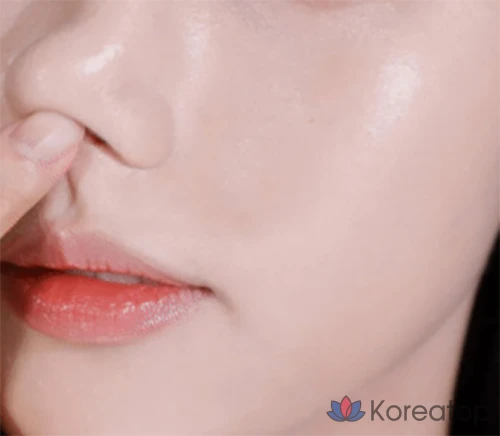 Набор из 1 тюбика атласной губной подушечки Noble Cover Satin Cushion 12 г + сменный блок 12 г, нейтральный цвет слоновой кости.