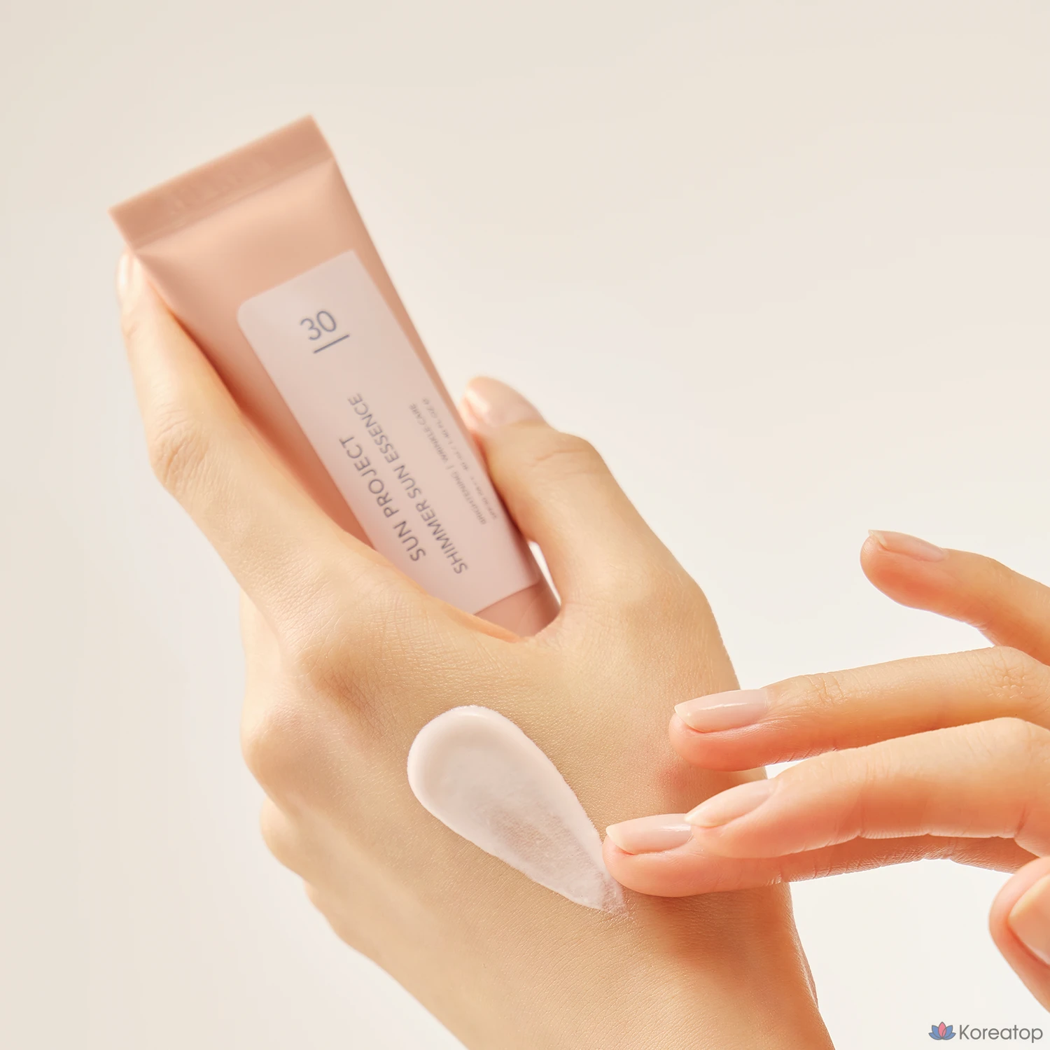 Солнцезащитная эссенция Thank You Farmer Sun Project Shimmer Sun Essence, 40 мл, 1 шт.