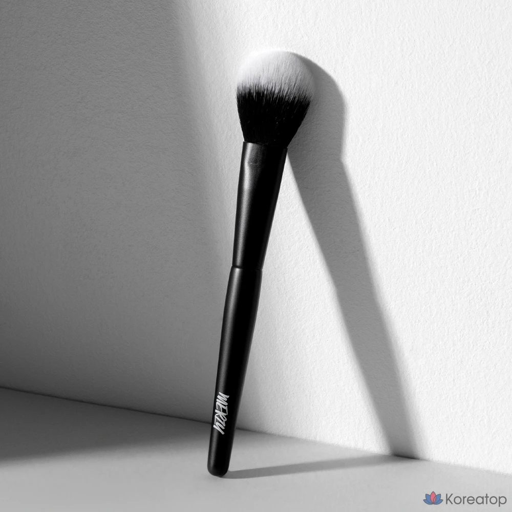 Кисть для румян MERZY Point, 1 шт., разные цвета.