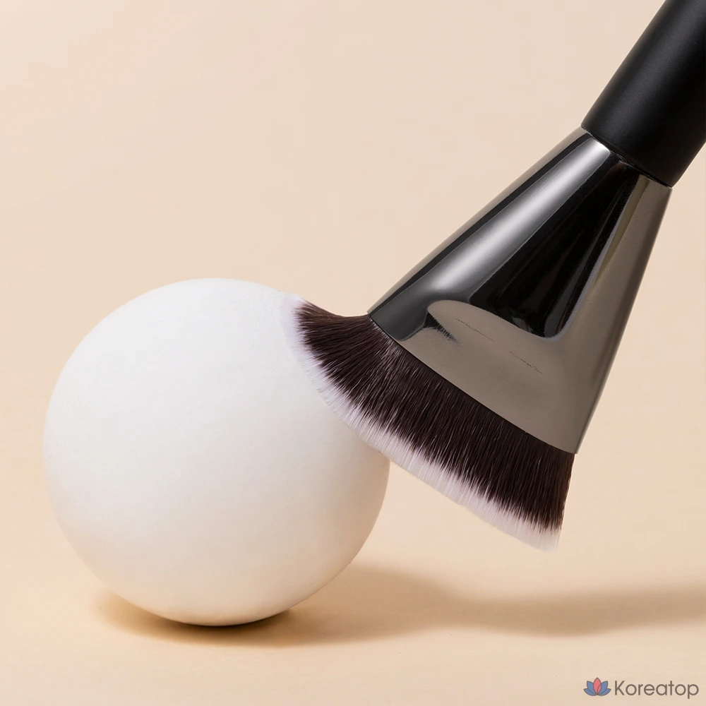 Кисть для тональной основы MERZY the Airy Fitting Foundation Brush, черная, 1 шт.