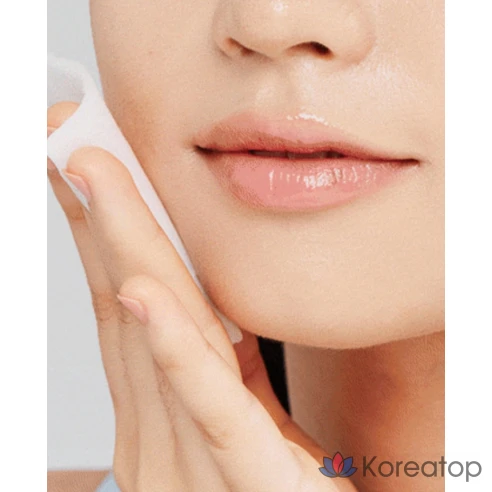 Innisfree Black Tea Youth Enhancing Treatment Essence