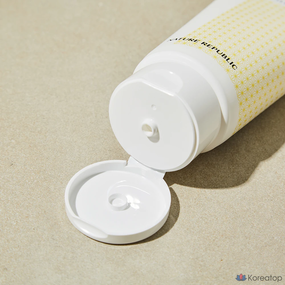 Очищающая пенка Nature Republic Vita Pair C Big Cleansing Foam, 300 мл, 1 шт.