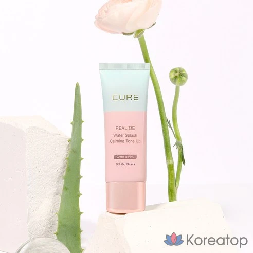 Успокаивающий тонизирующий солнцезащитный крем Kim Jung-moon Aloe Lasence Loe Cure Realoe Water Splash SPF50+ PA++++, фото 4