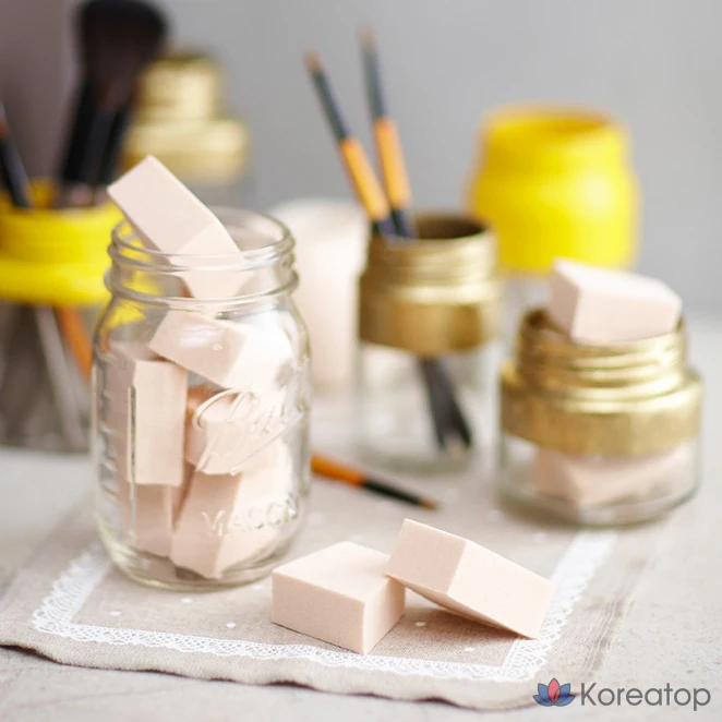 Спонж для макияжа Skinfood Wedge Puff, 1 шт.