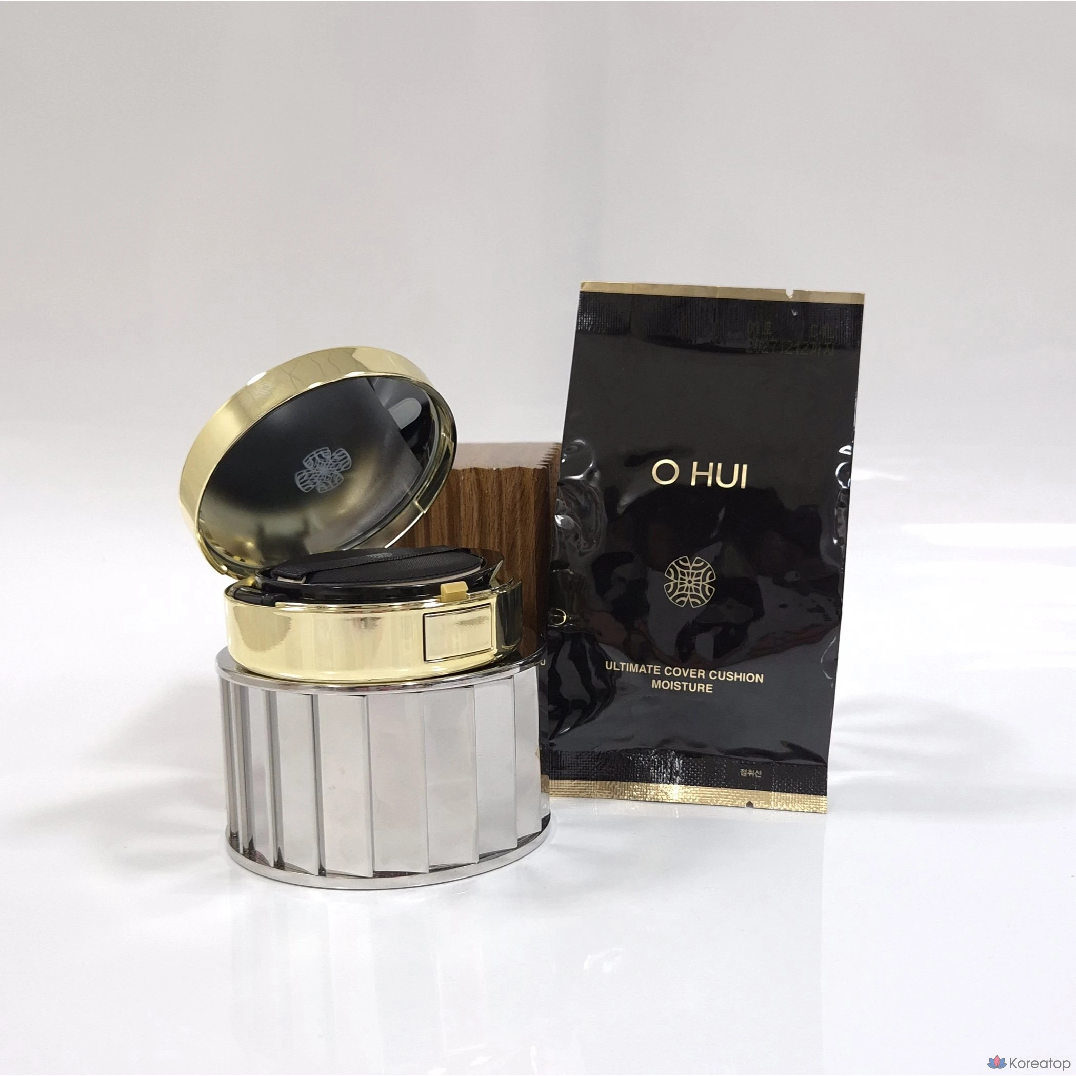 Увлажняющий тональный крем Ohui Ultimate Cover Cushion Moisture (основной продукт 15 г + сменный блок 15 г, оттенок Milk Beige № 1, 1 шт.)