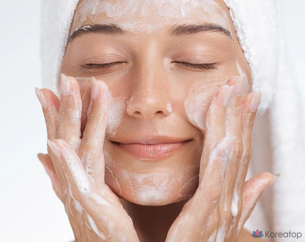 Очищающая пенка Derma Factory с ниацинамидом 10%, 100 г, 1 шт.