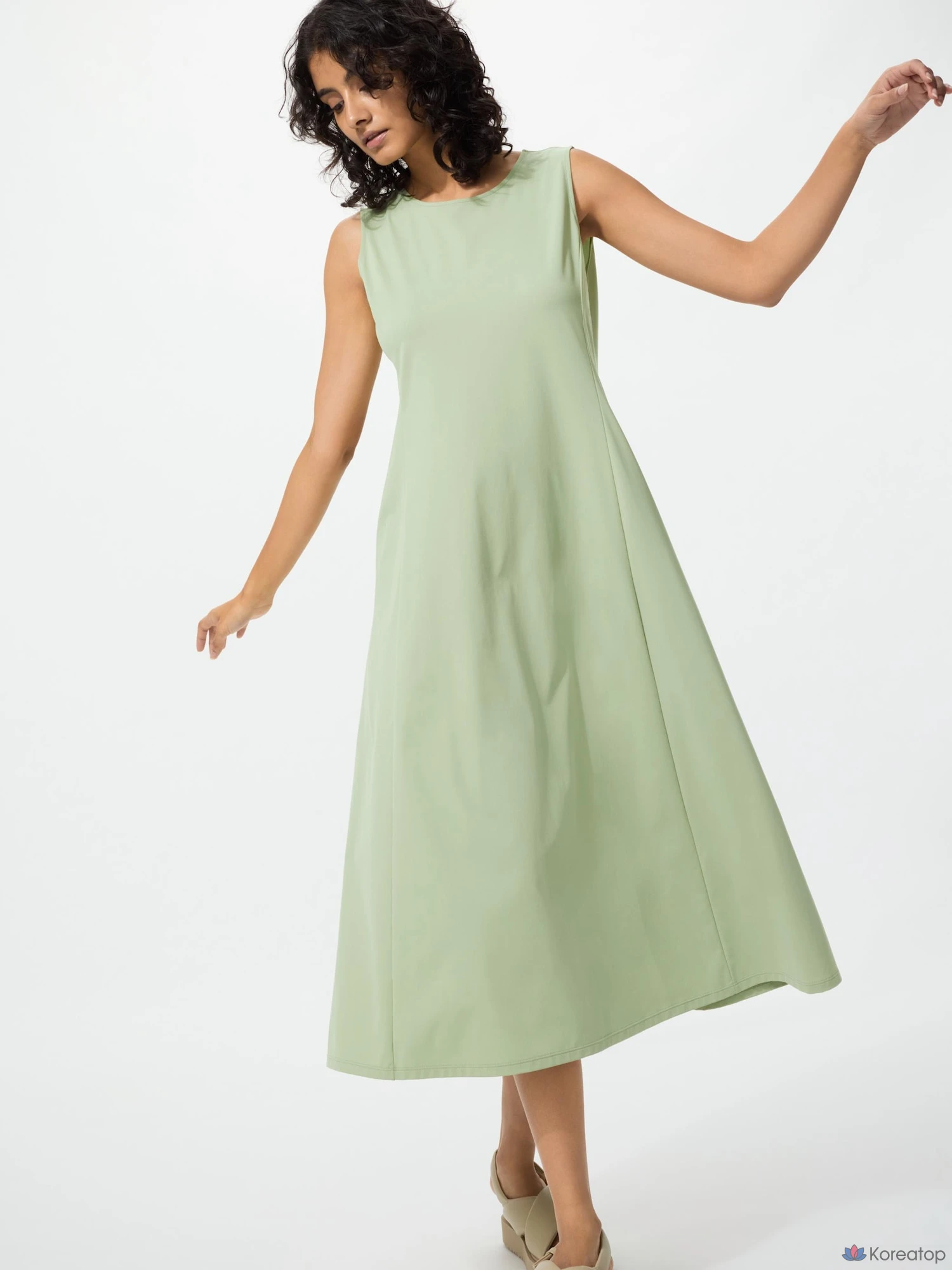 Платье Uniqlo Ultra Stretch AIRism Sleeveless