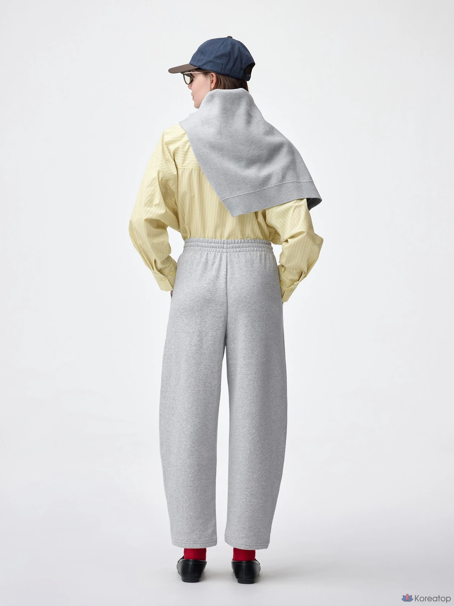 Брюки Uniqlo Sweat Barrel Ankle Pants