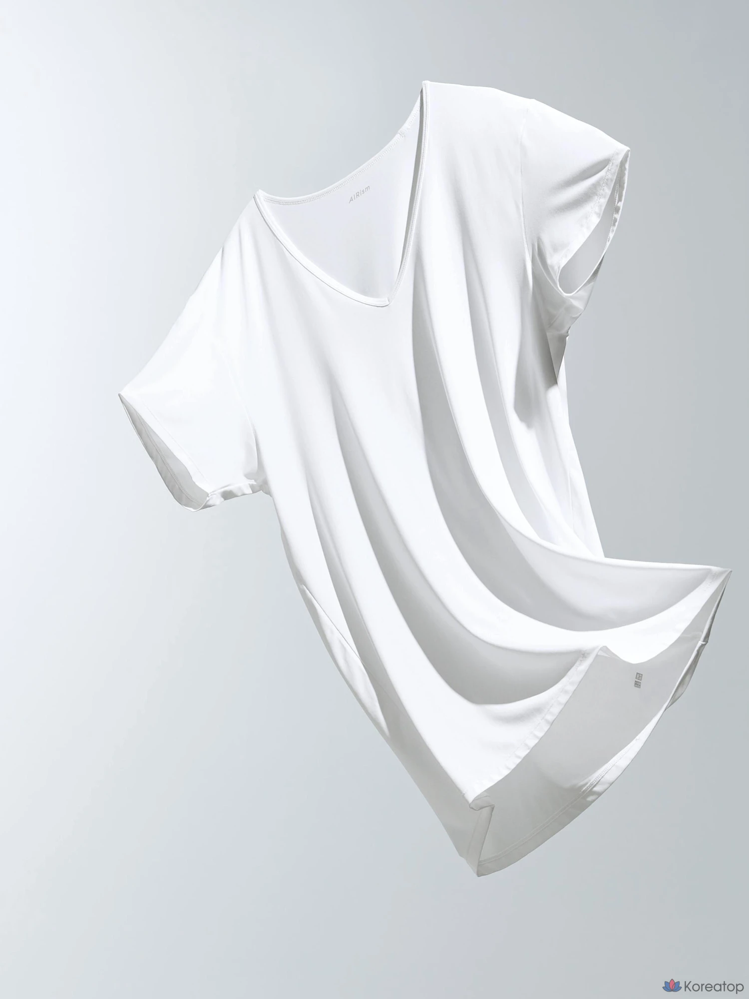 Футболка Uniqlo AIRism V-Neck T
