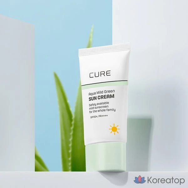 Солнцезащитный крем KIM JEONG MOON Aloe Cure Aqua Mild Green Sunscreen SPF50+ PA++++, 40 мл, 1 шт.