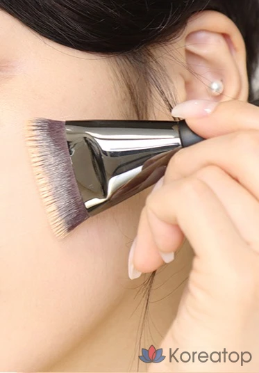 Кисть для тональной основы MERZY the Airy Fitting Foundation Brush, черная, 1 шт.