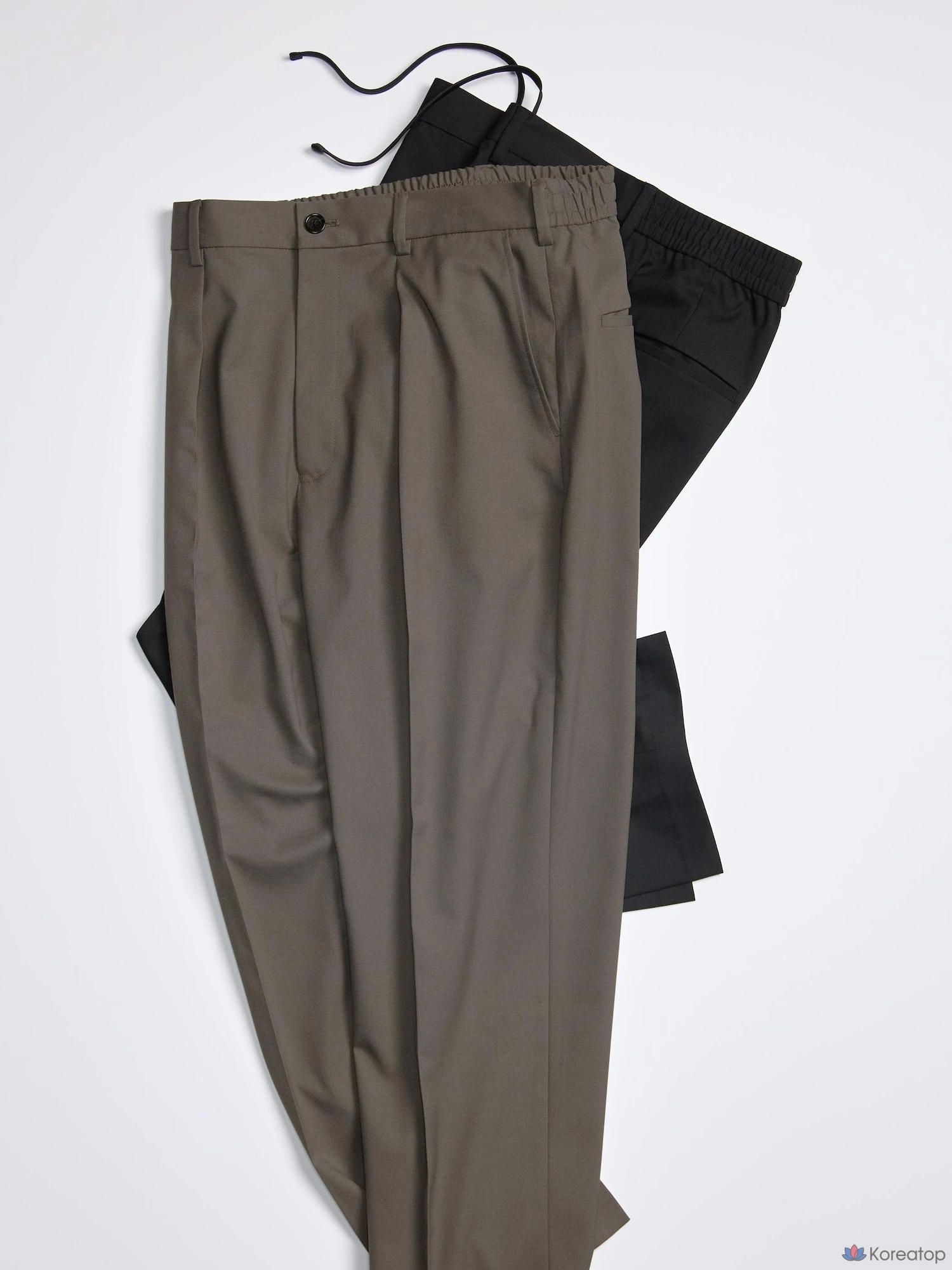 Брюки Uniqlo Tuck Tapered Pants