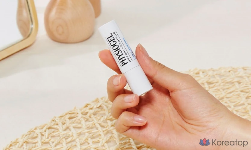 Увлажняющий бальзам для губ PHYSIOGEL Daily Moisture Therapy, разные цвета, 4,2 г, 1 шт.