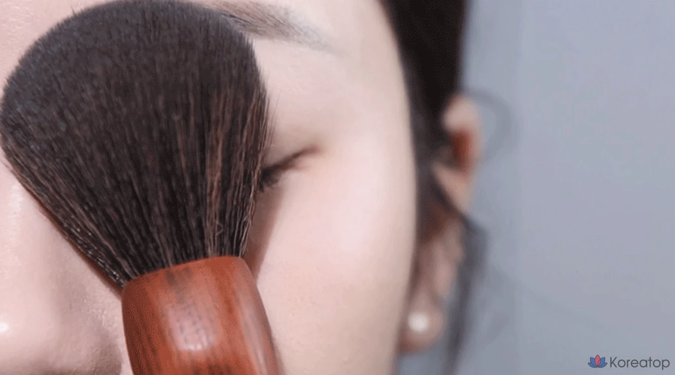 Пудра для фиксации макияжа Too Cool For School от Rodin Finish Setting Pact Powder, 1 шт.