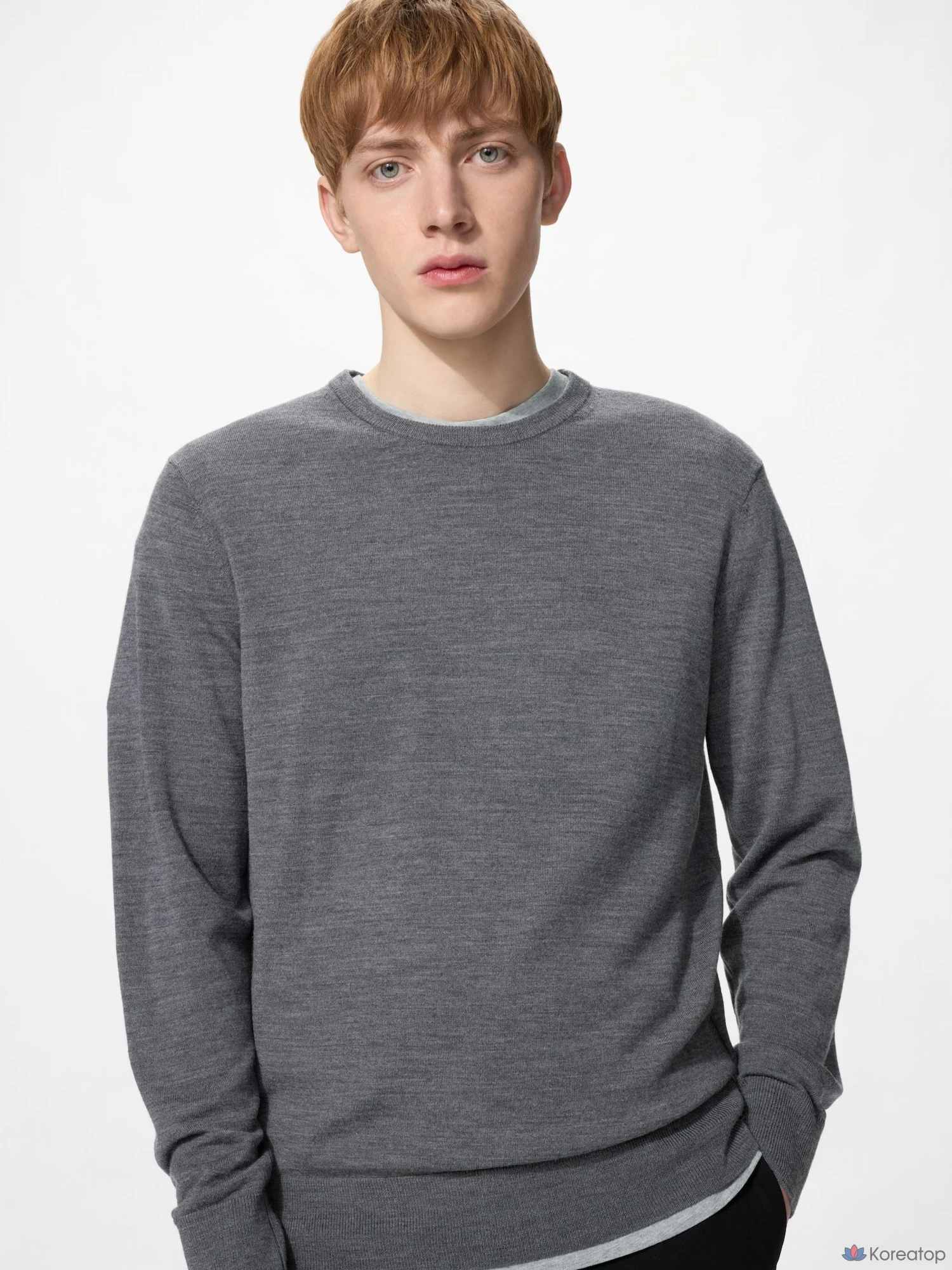 Свитер Uniqlo Merino Crew Neck Sweater