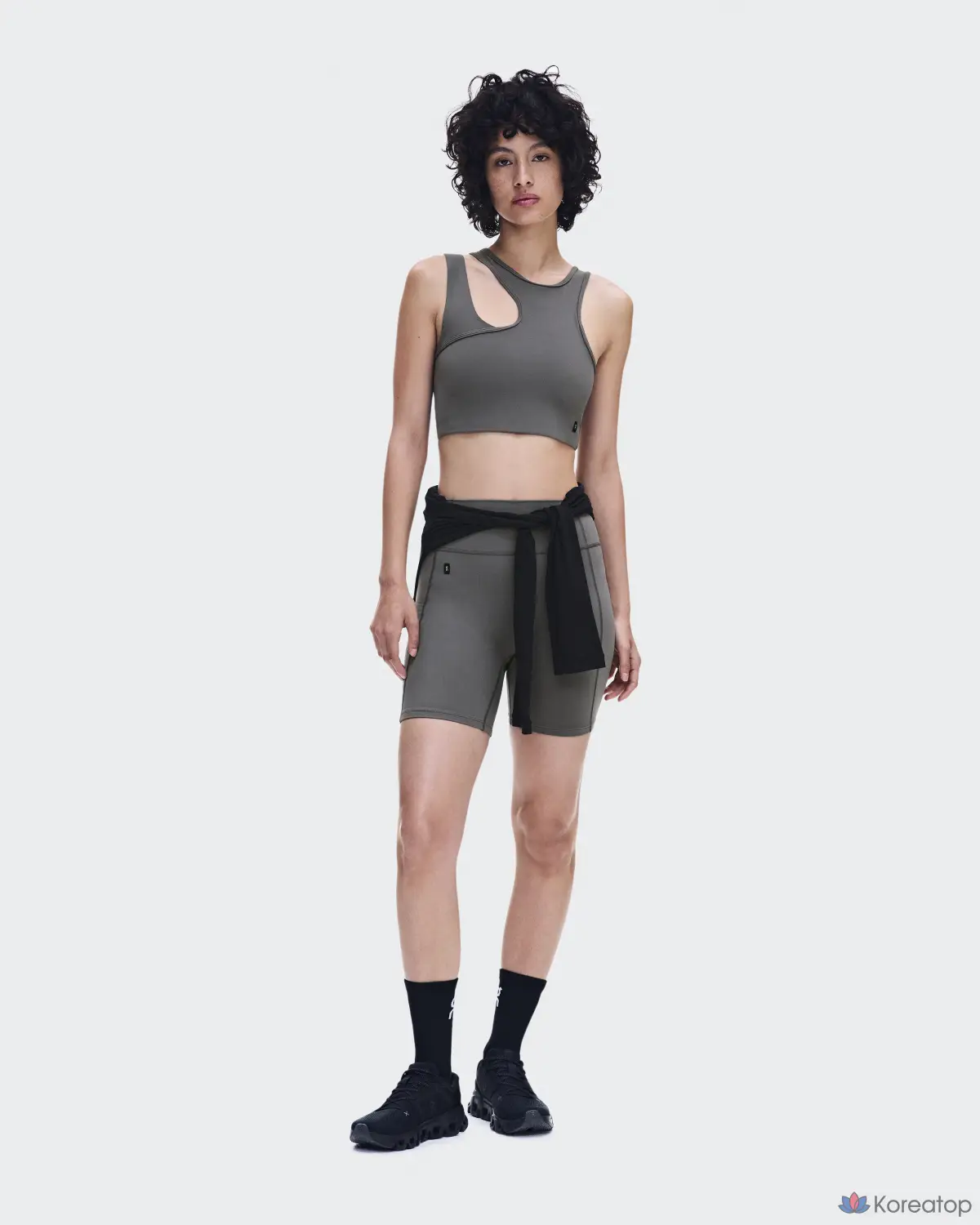 Кроп-топ ON Studio Asymmetric Crop, фото 2