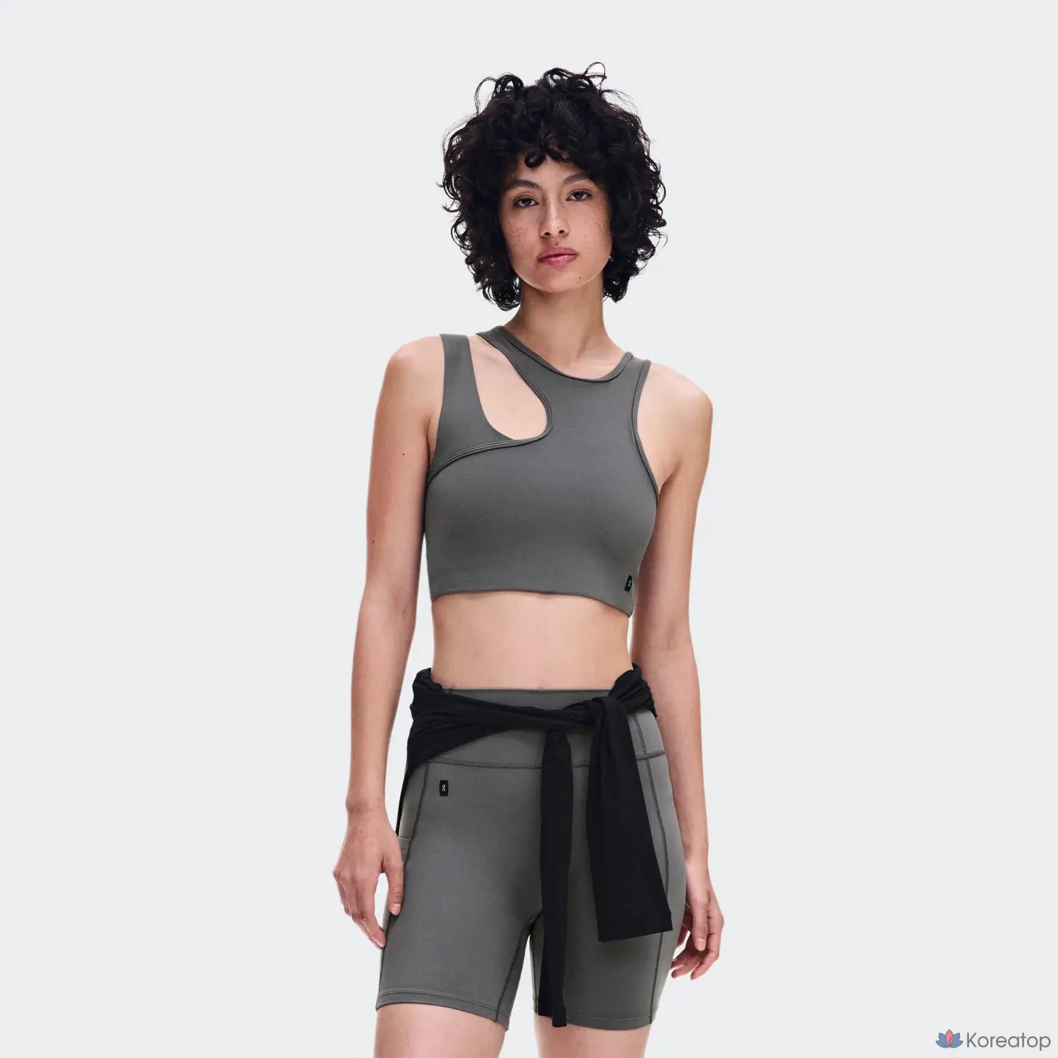 Кроп-топ ON Studio Asymmetric Crop, фото 3