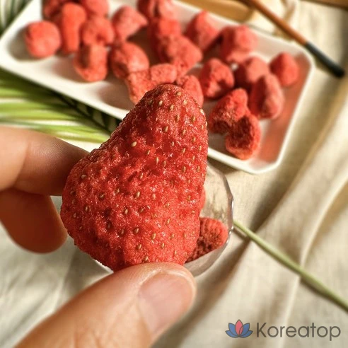 Клубничные чипсы сублимированные Malin Market, сушеная клубника