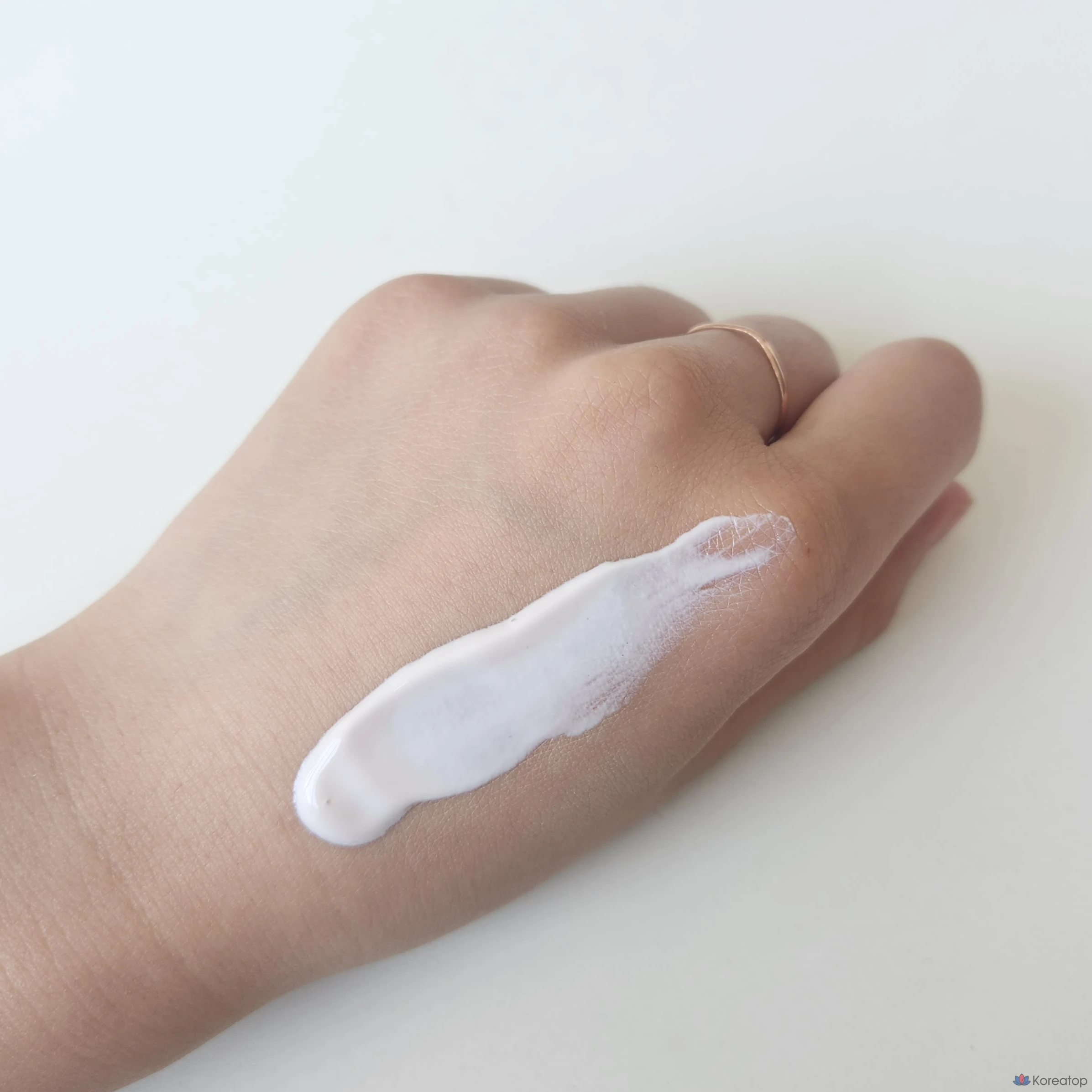 Солнцезащитный крем Pour La Peau Daily UV Protect Calamine Sunscreen, 50 г, 1 шт.