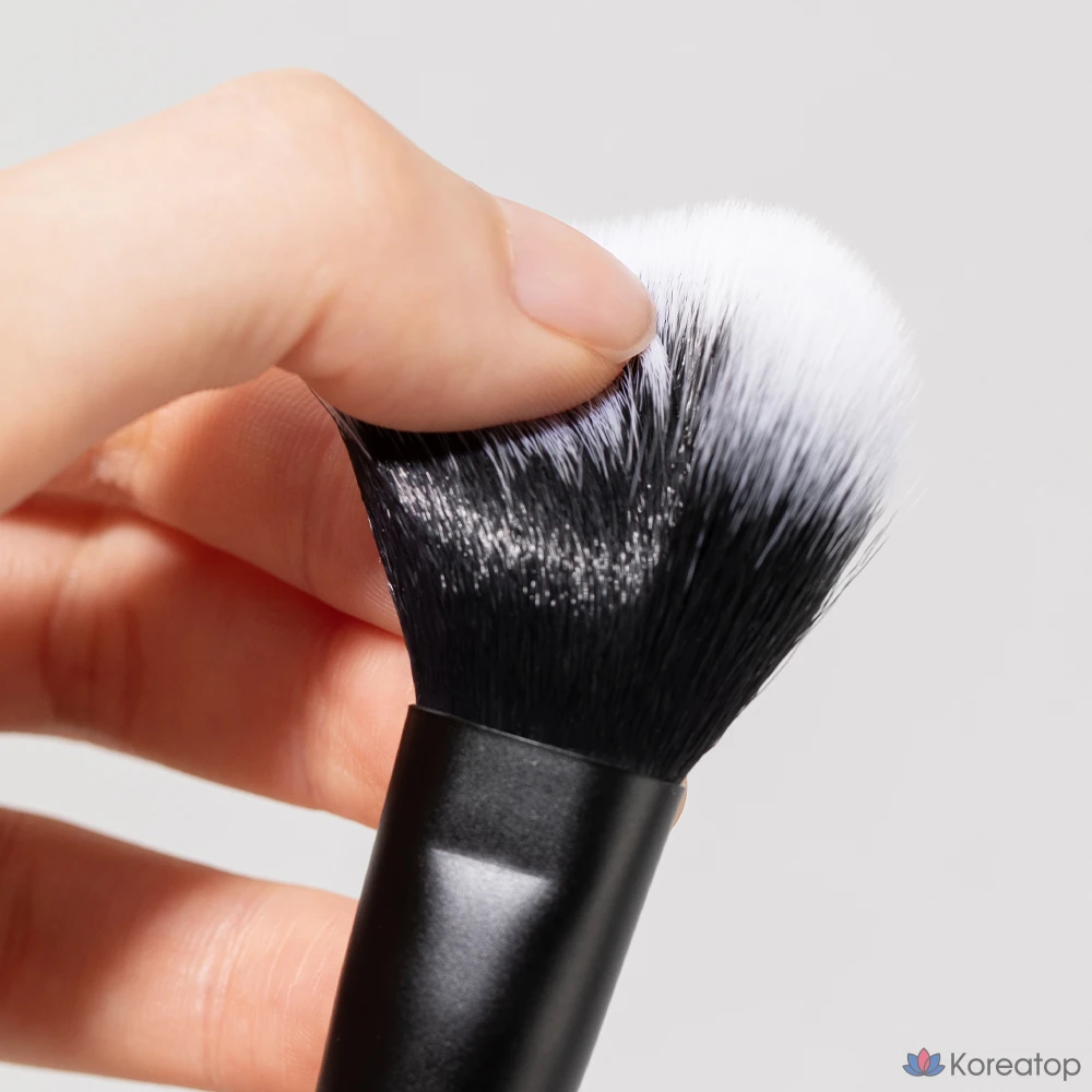 Кисть для румян MERZY Point, 1 шт., разные цвета.