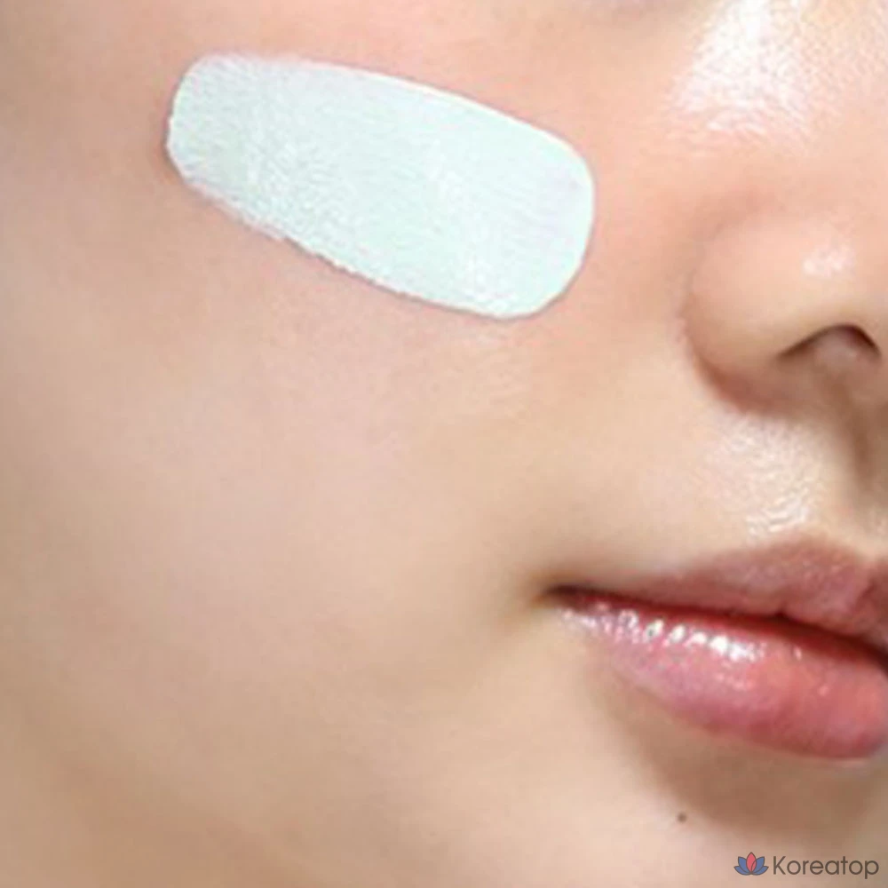 База под макияж FMGT Gold Collagen Ampoule, 40 мл, 02, зеленая, 1 шт.