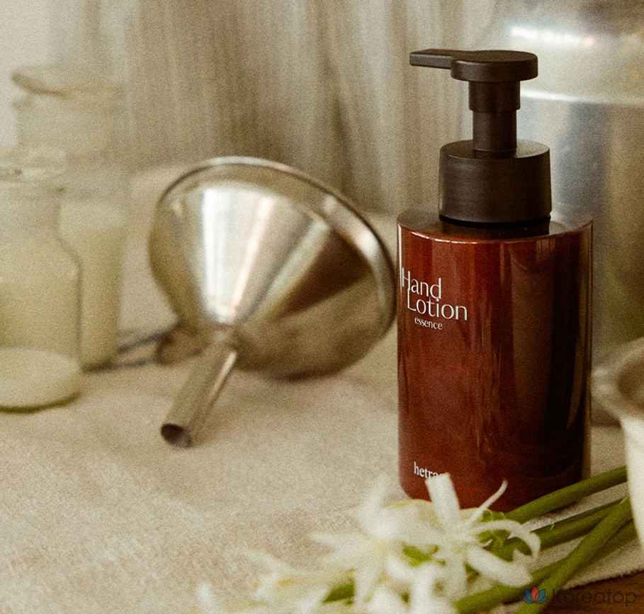 Парфюмерная эссенция HETRAS, лосьон для рук большого объема, Hotel Wood, 515 мл, 1 шт.