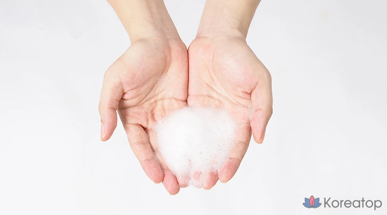 Пенка для умывания MAXCLINIC Hyaluronic Vita Oil Foam, 110 г, 1 шт.