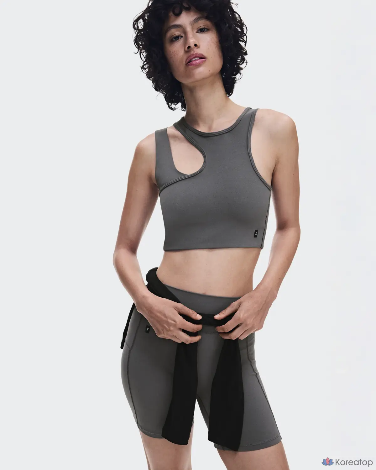 Кроп-топ ON Studio Asymmetric Crop, фото 6