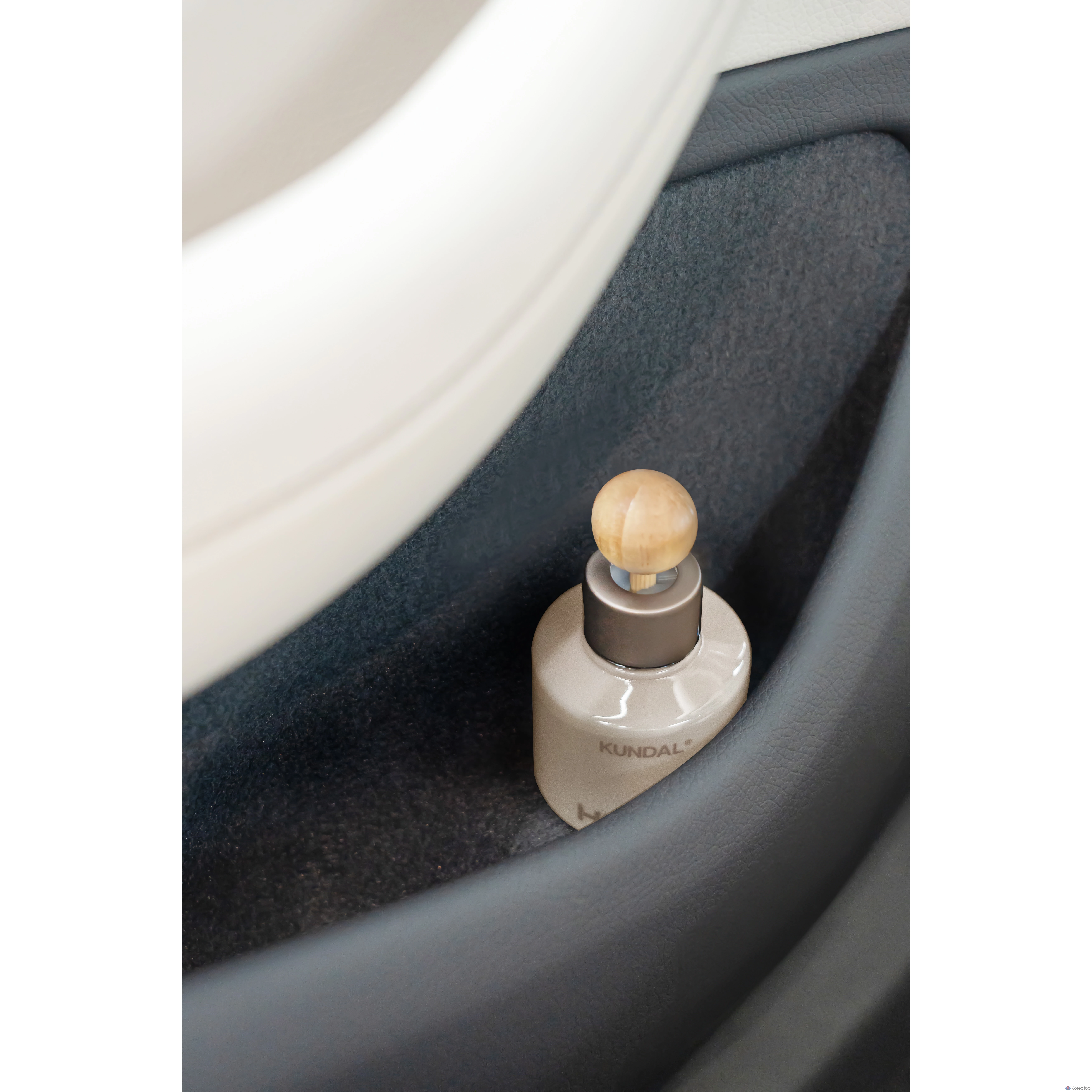 Автомобильный освежитель воздуха Kundal, 75 мл, 2 шт., набор из 2 деревянных шариков, цвет хиноки, 1 шт., фото 5