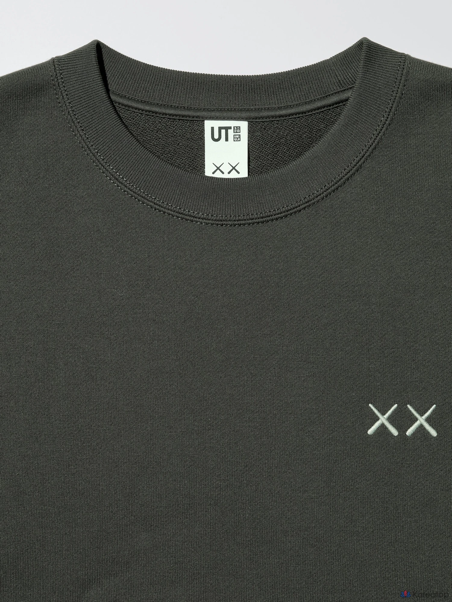 Свитшот Uniqlo KAWS UNIVERSE C