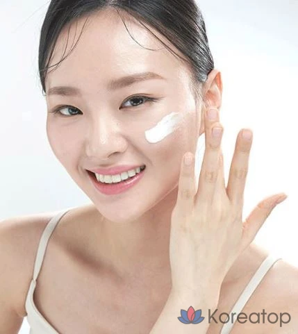 Набор Estura Derma UV365 Barrier Moisture Mineral Sunscreen SPF50+ PA++++ 40 мл + успокаивающие подушечки (2 шт.) + успокаивающая сыворотка (5 мл), 1 шт.