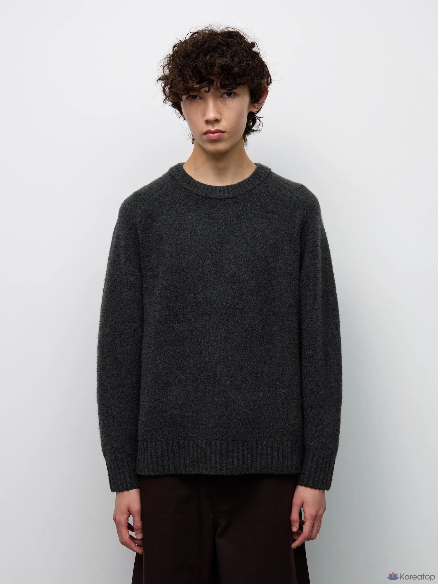 Свитер Uniqlo Puppy Touch Knit Crew Neck Sweater.