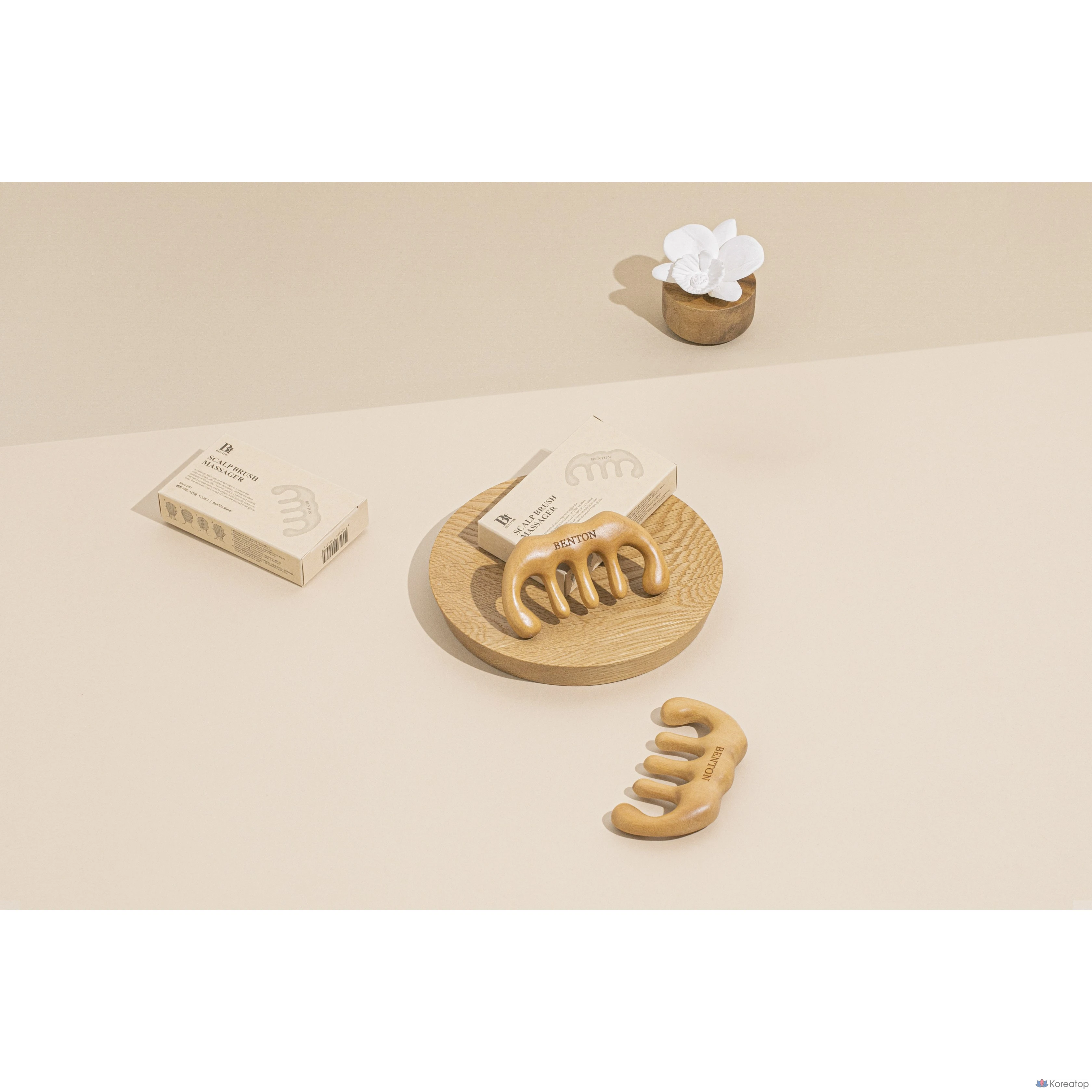 Массажер для кожи головы Benton Gua Sha, 1 шт.