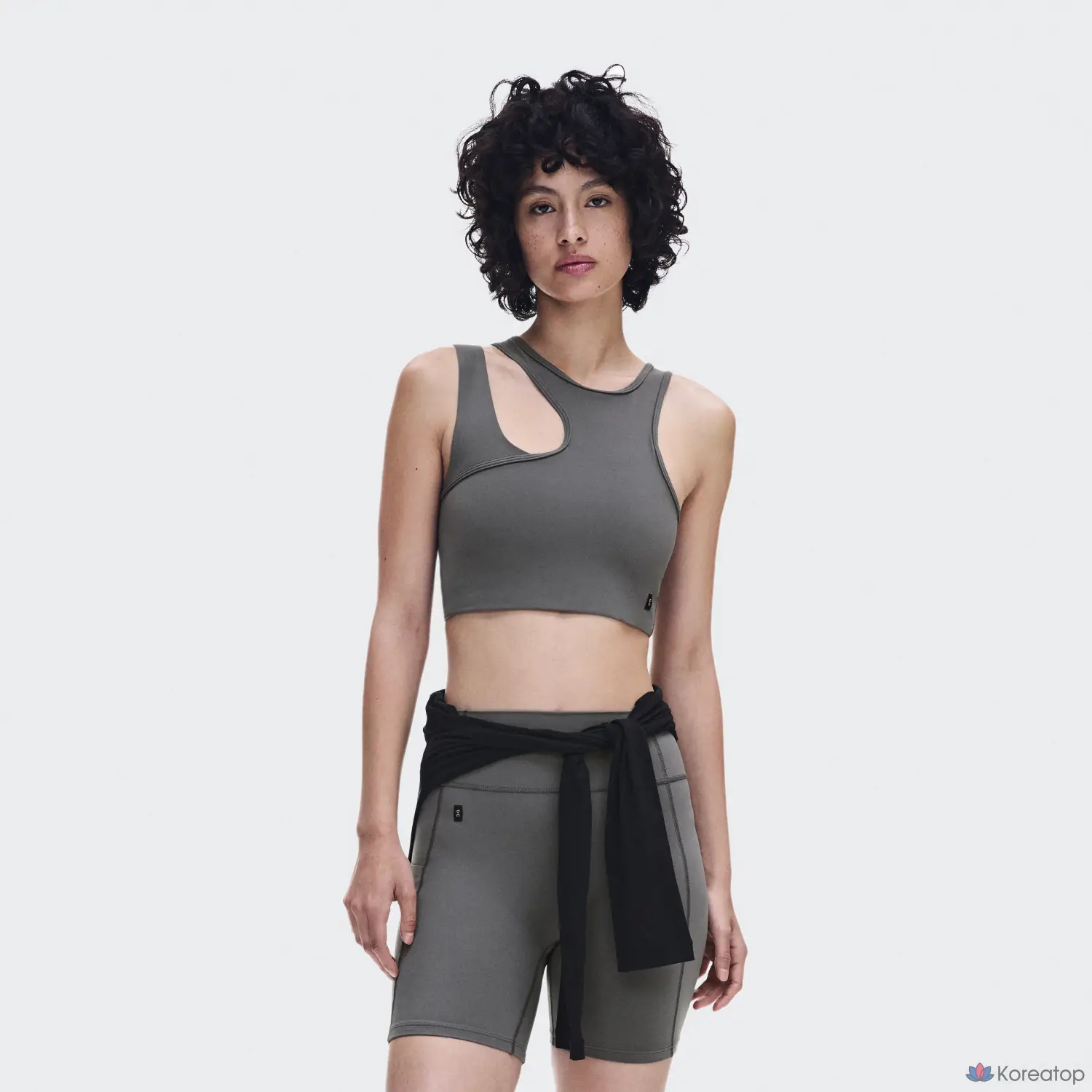 Кроп-топ ON Studio Asymmetric Crop
