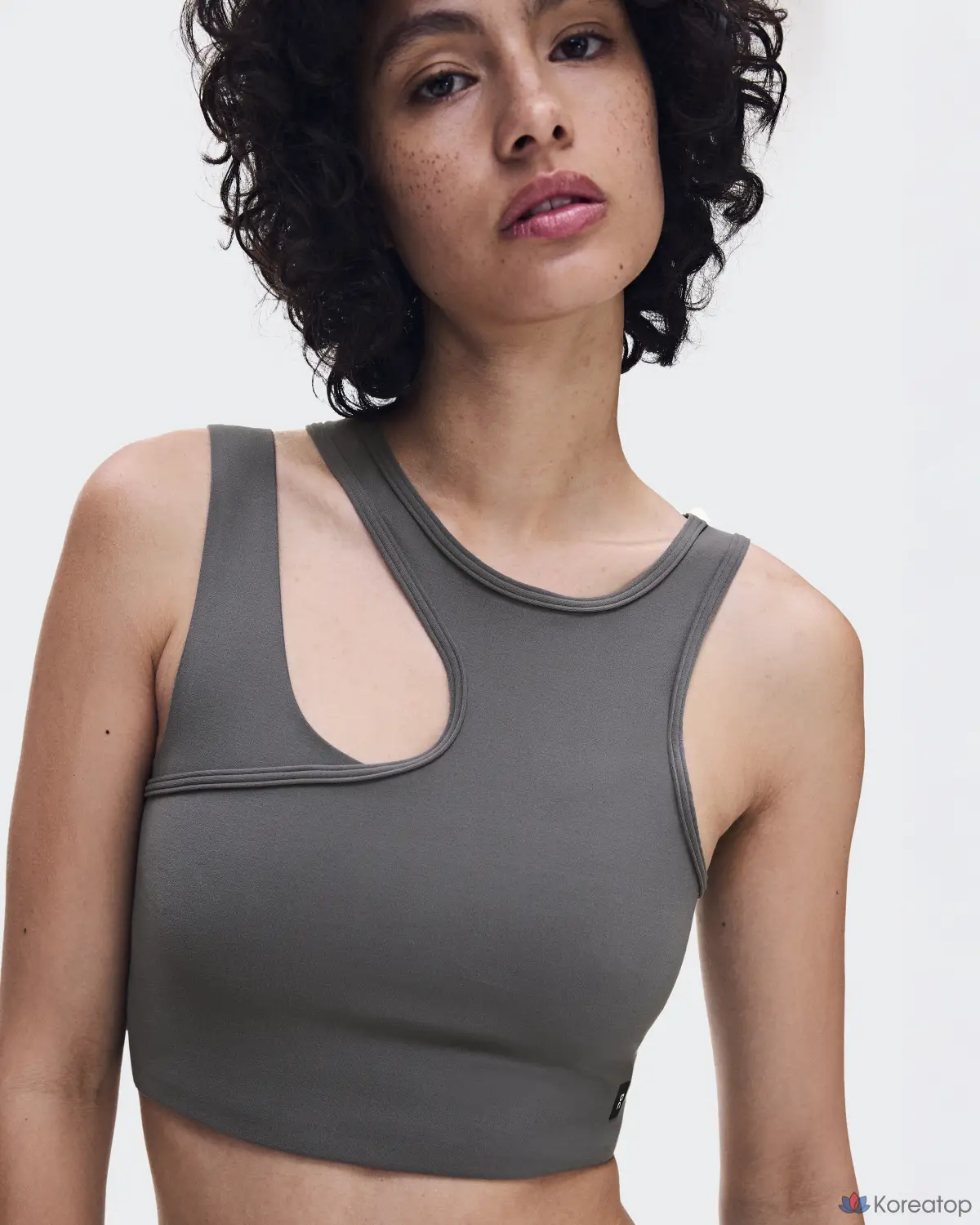 Кроп-топ ON Studio Asymmetric Crop, фото 4