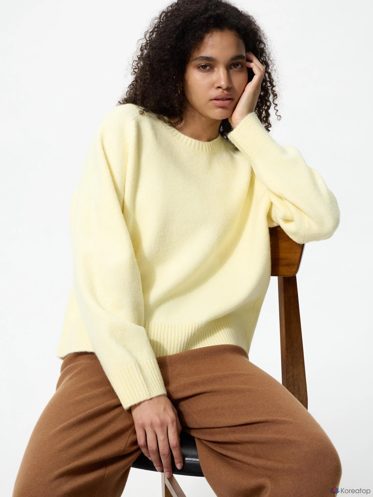 Свитер Uniqlo Souffle Yarn Crew Neck Sweater