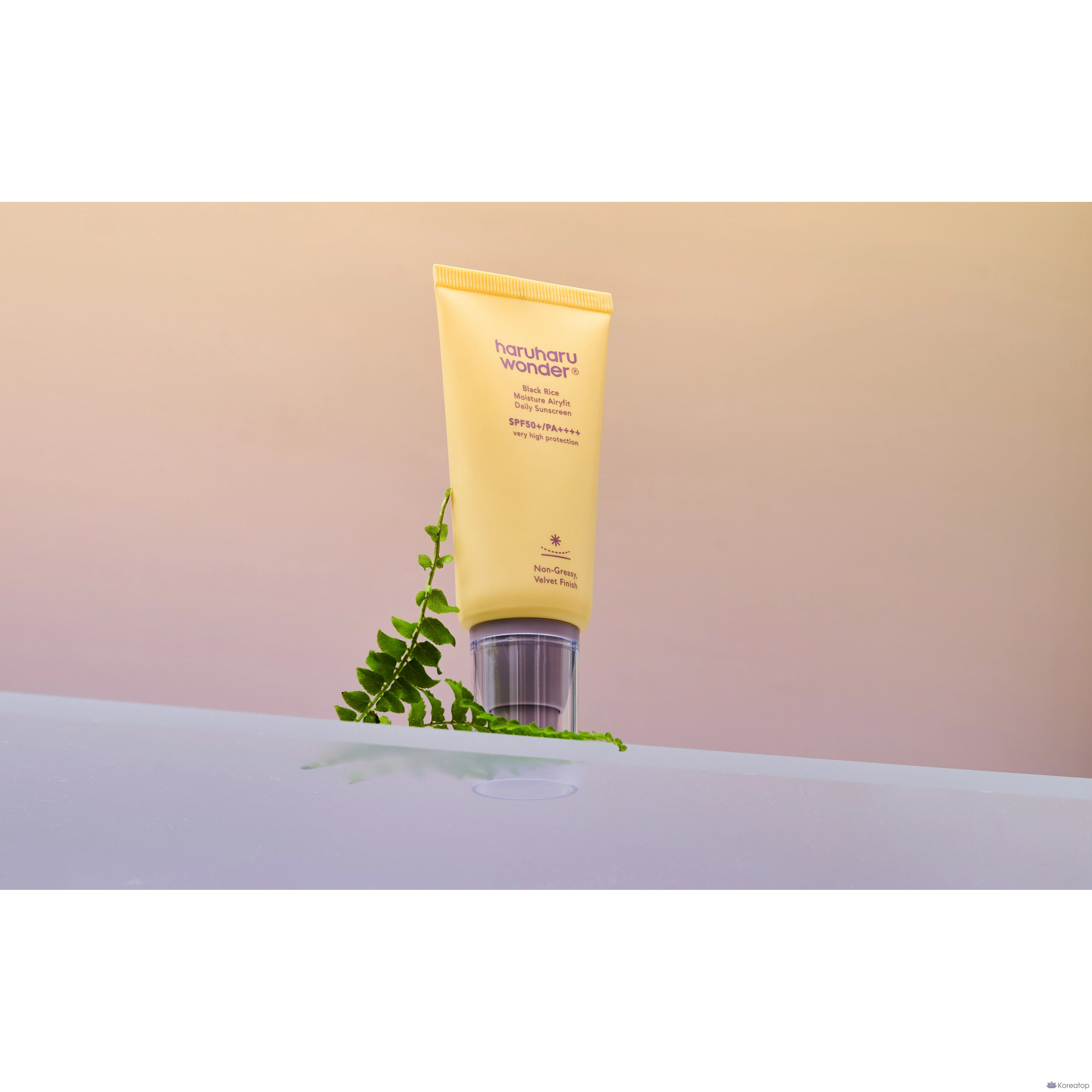 Солнцезащитный крем Haru Haru Wonder Black Rice Moisture Airy Fit Daily Sunscreen, 1 шт., 50 мл