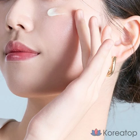 Ультралёгкий солнцезащитный крем для лица D&#039;alba Waterfull Essence Sun Cream SPF50+ PA++++, 50 мл