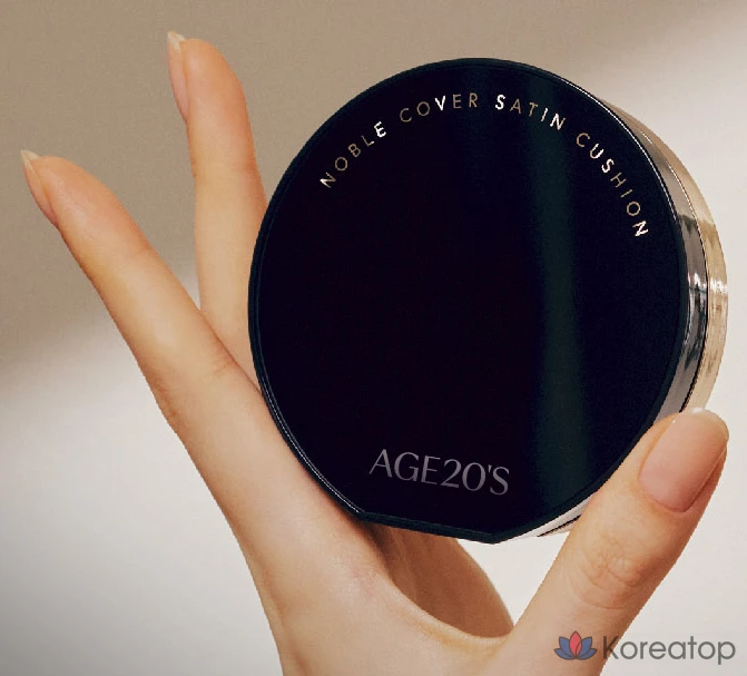 Набор из 1 тюбика атласной губной подушечки Noble Cover Satin Cushion 12 г + сменный блок 12 г, нейтральный цвет слоновой кости.